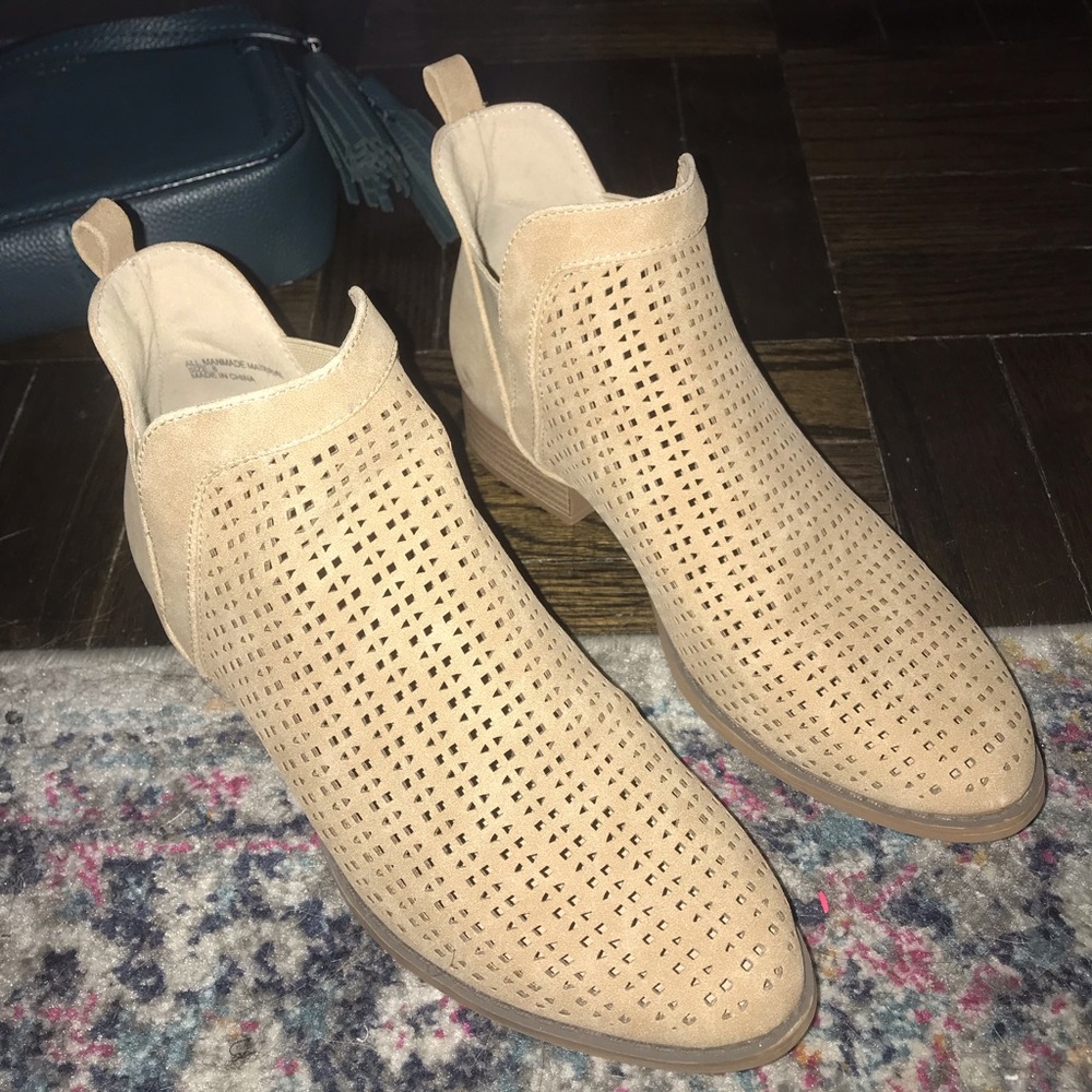 Women’s Tan Restricted Perforated Bootie Size 8